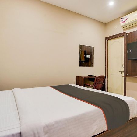 Hotel Airport Land New Delhi Exteriör bild