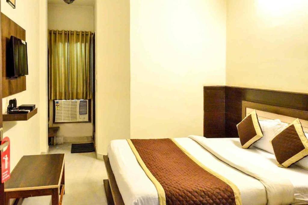 Hotel Airport Land New Delhi Exteriör bild