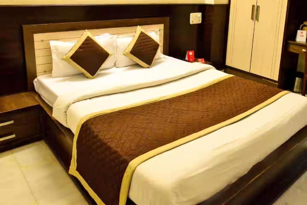 Hotel Airport Land New Delhi Exteriör bild