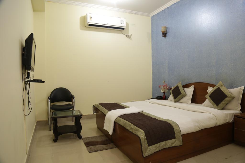 Hotel Airport Land New Delhi Exteriör bild