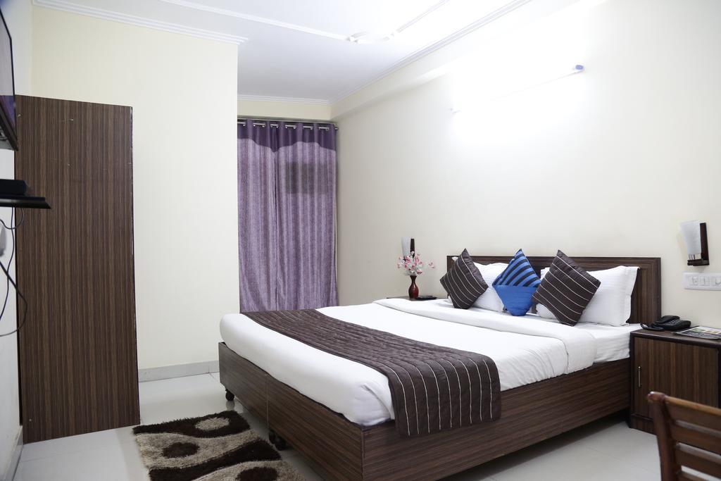 Hotel Airport Land New Delhi Exteriör bild