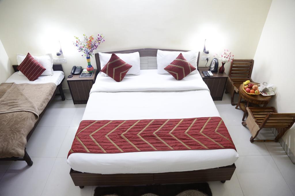 Hotel Airport Land New Delhi Exteriör bild