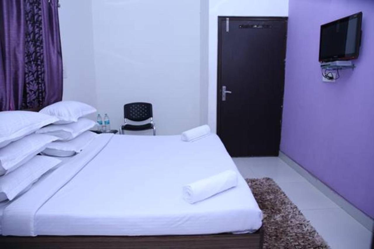 Hotel Airport Land New Delhi Exteriör bild