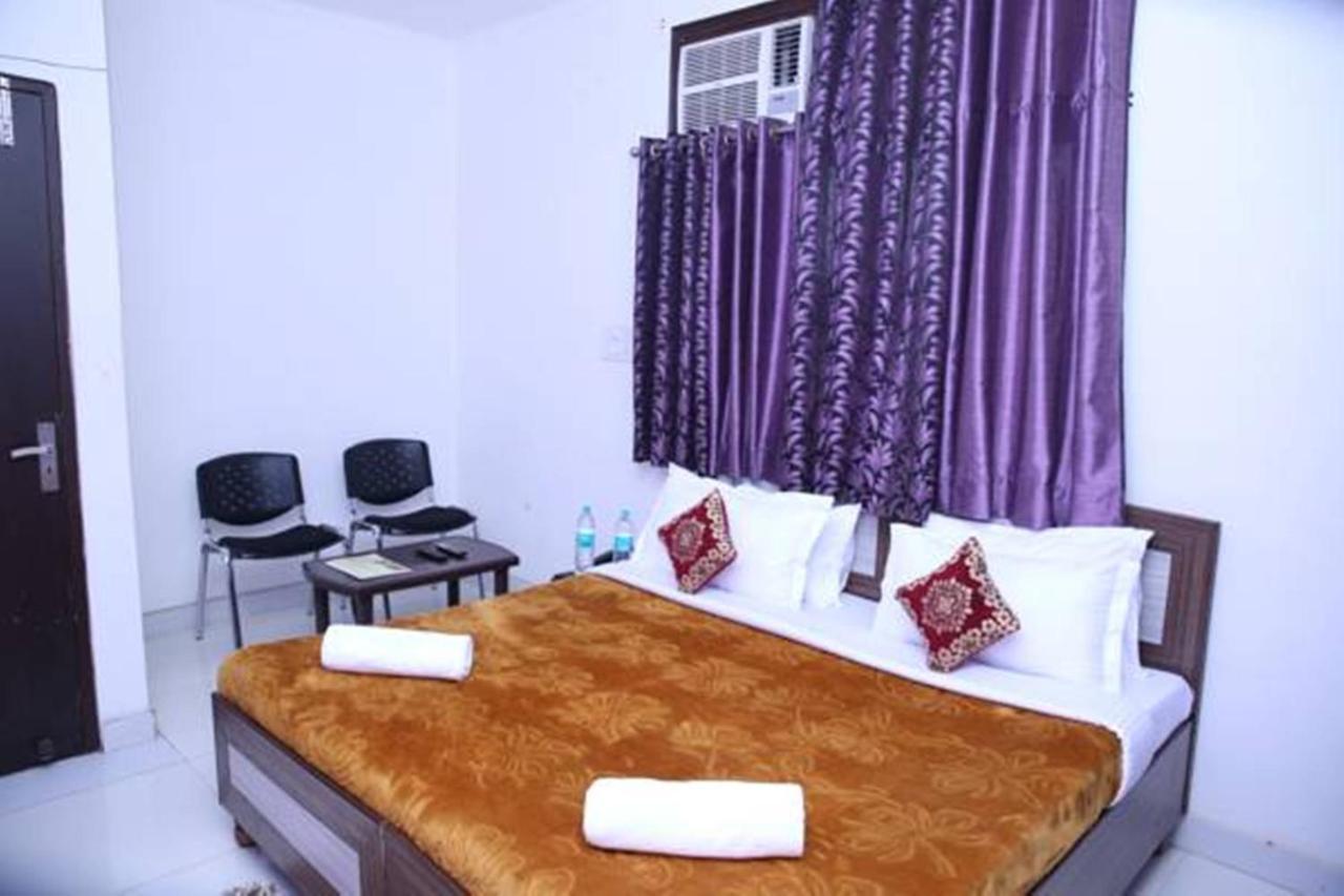 Hotel Airport Land New Delhi Exteriör bild