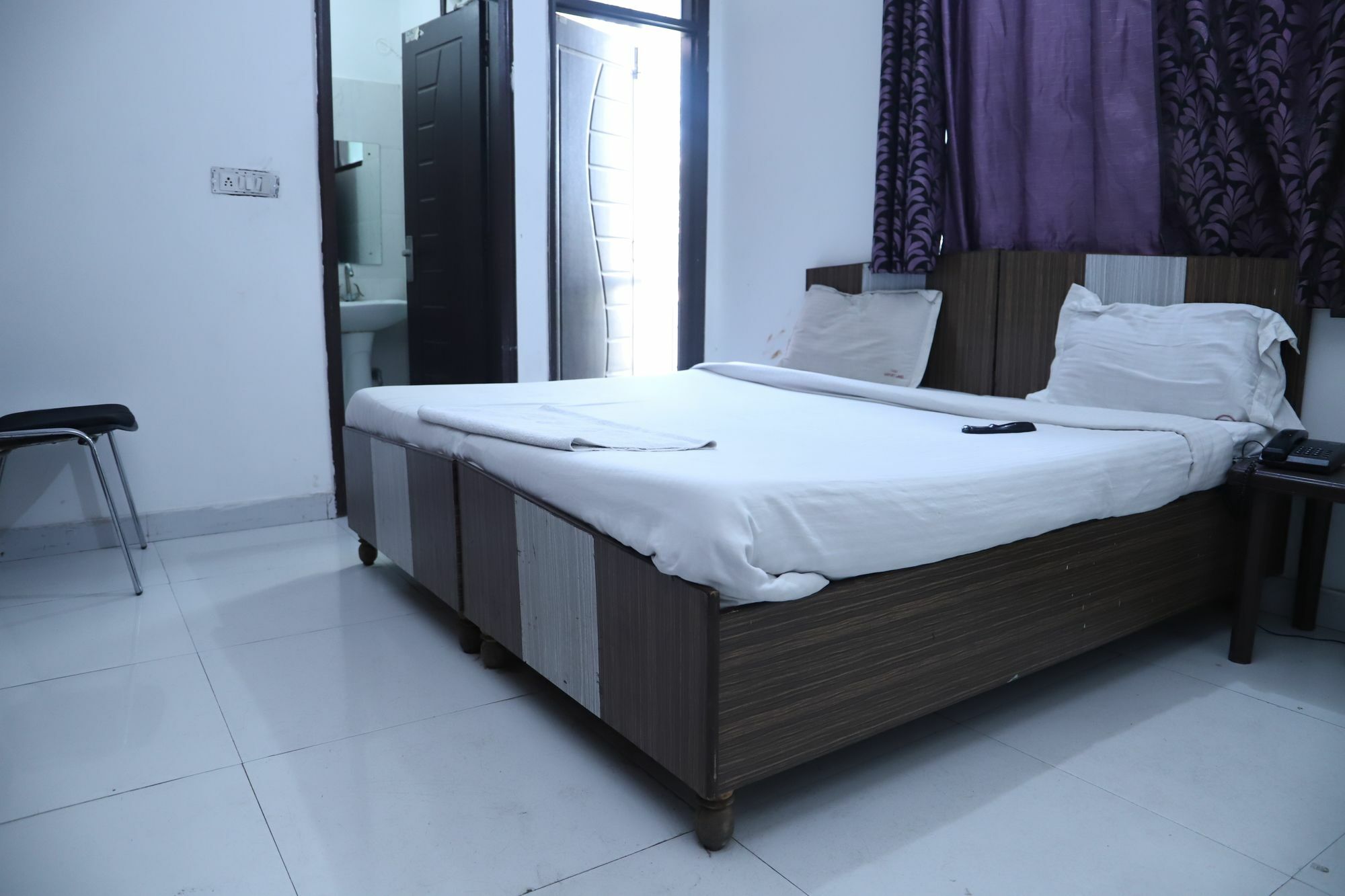 Hotel Airport Land New Delhi Exteriör bild