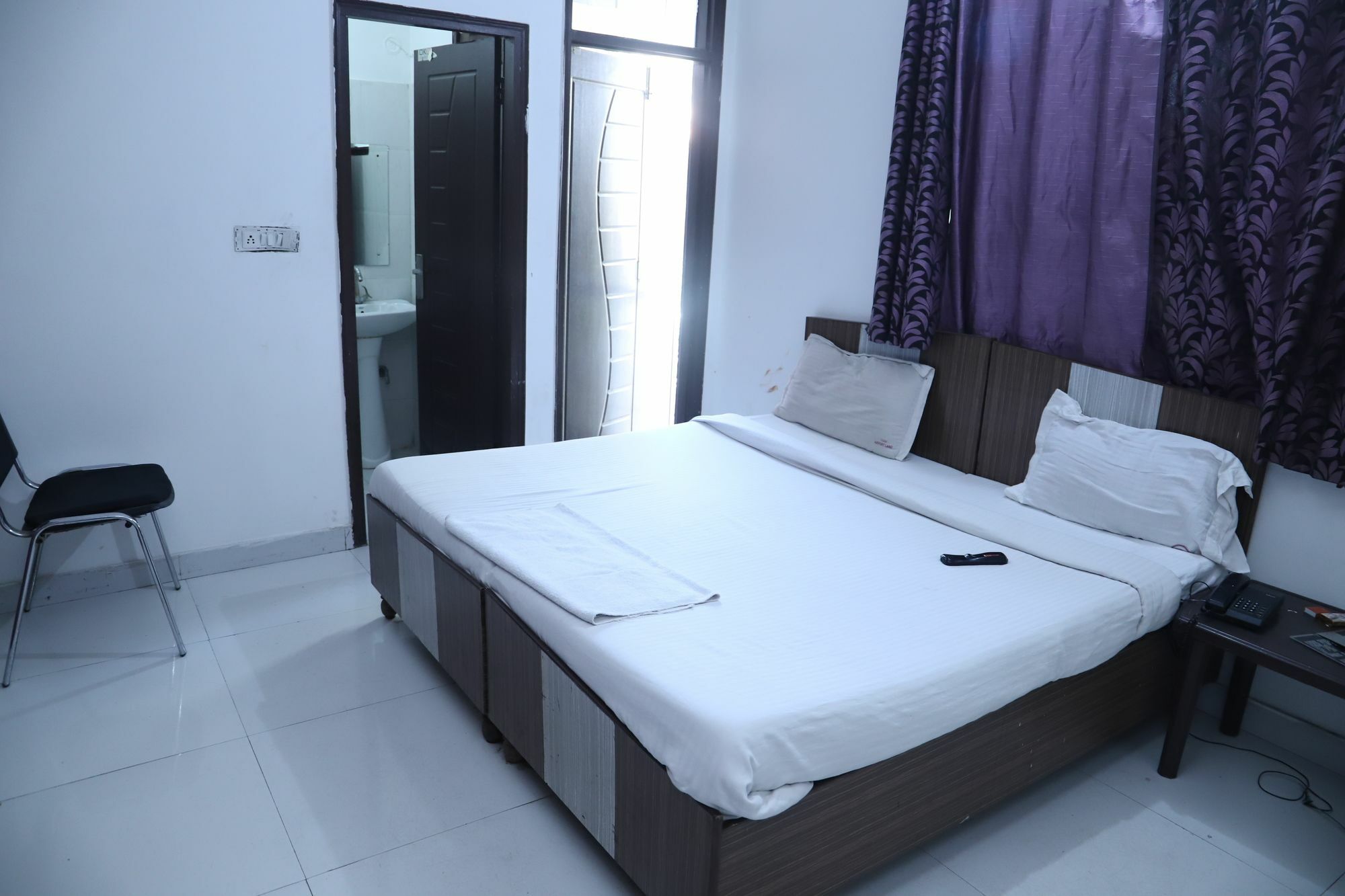 Hotel Airport Land New Delhi Exteriör bild